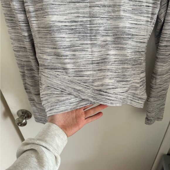 Lululemon fitted long sleeve - Picture 4 of 6